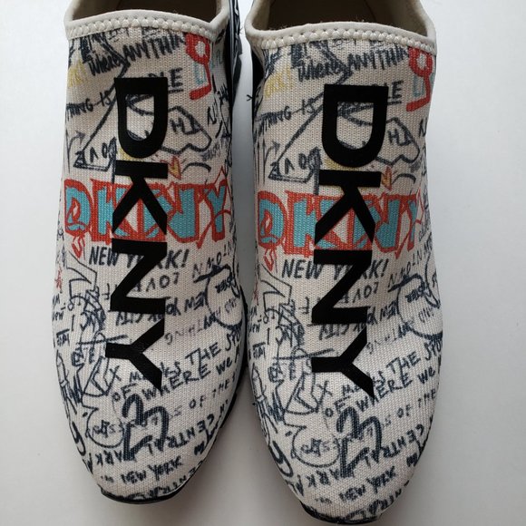 NWOT DKNY Logo shoes, size 8.5. - Picture 6 of 10